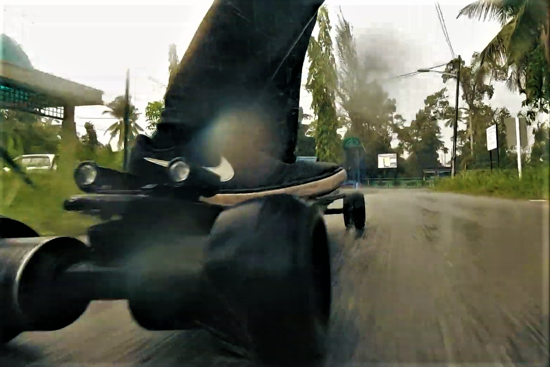 Electric-Skateboards-in-Rain